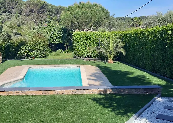 Meuble 2P 40 M2 Dans Villa Avec Piscine A Vallauris, 4 Km De La Mer