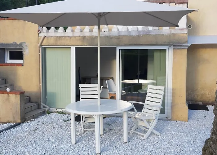 Meuble 2P 40 M2 Dans Villa Avec Piscine A Vallauris, 4 Km De La Mer