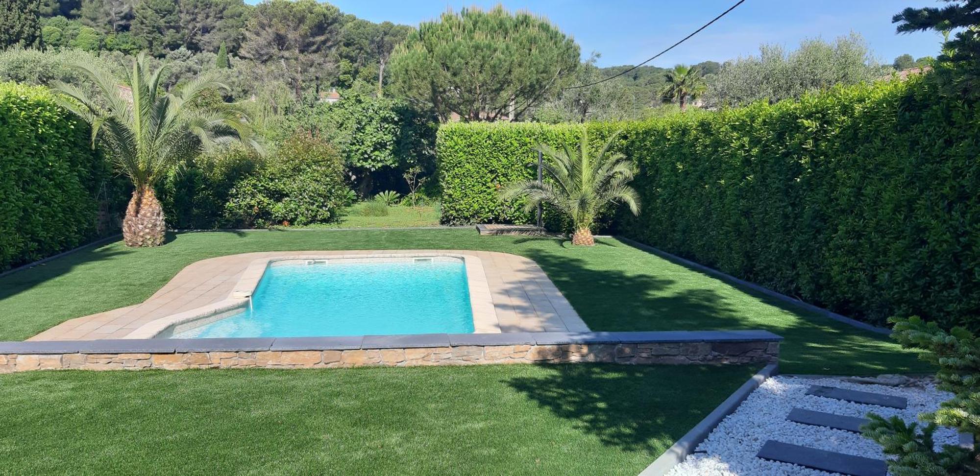 Meuble 2p 40 M2 Dans Avec Piscine A Vallauris, 4 Km De La *