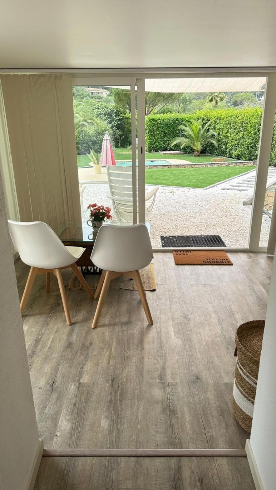 Meuble 2p 40 M2 Dans Avec Piscine A Vallauris, 4 Km De La